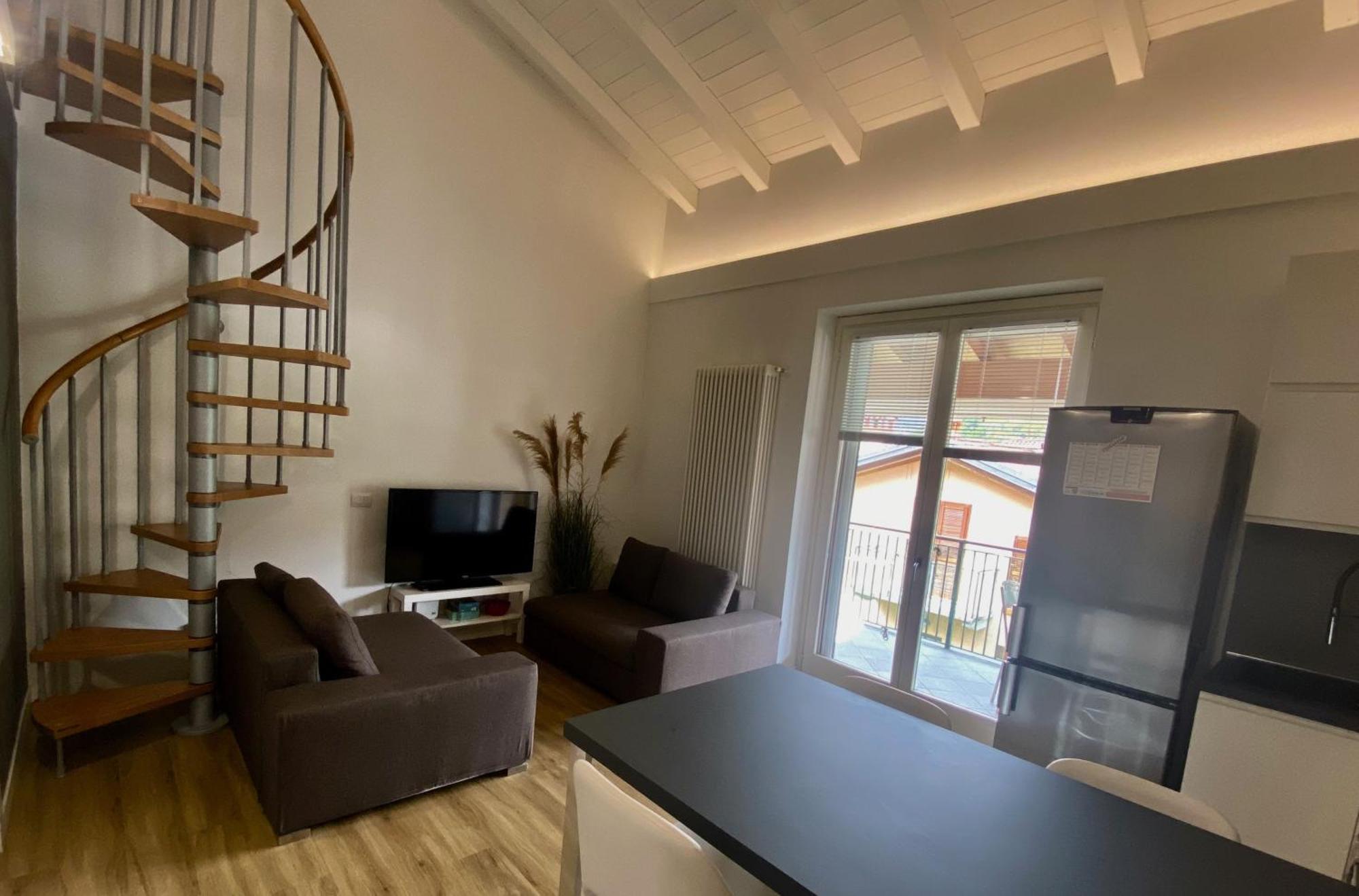 Modern Apartment With Terrace And Mezzanine Floor Colico Eksteriør bilde