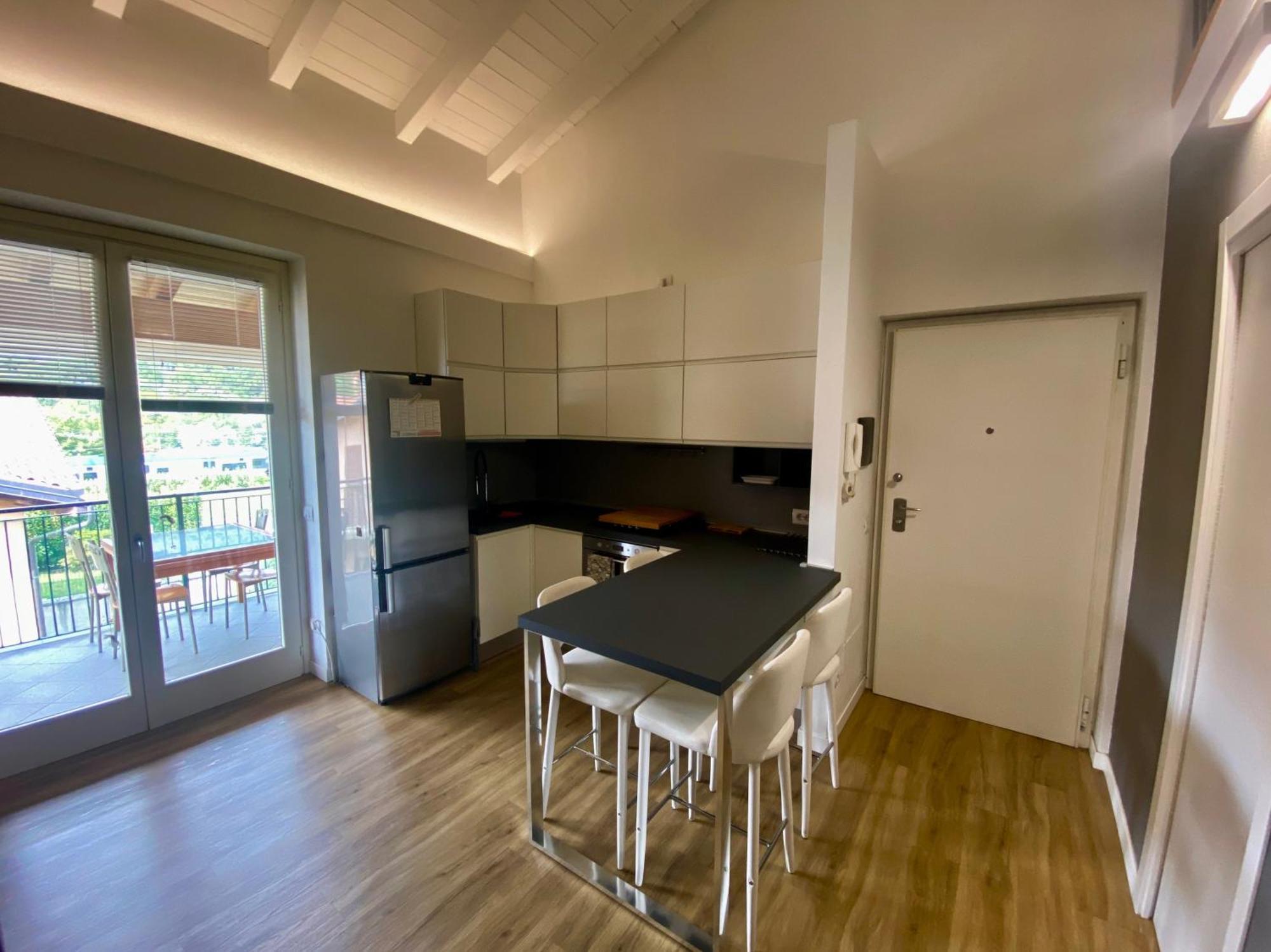 Modern Apartment With Terrace And Mezzanine Floor Colico Eksteriør bilde