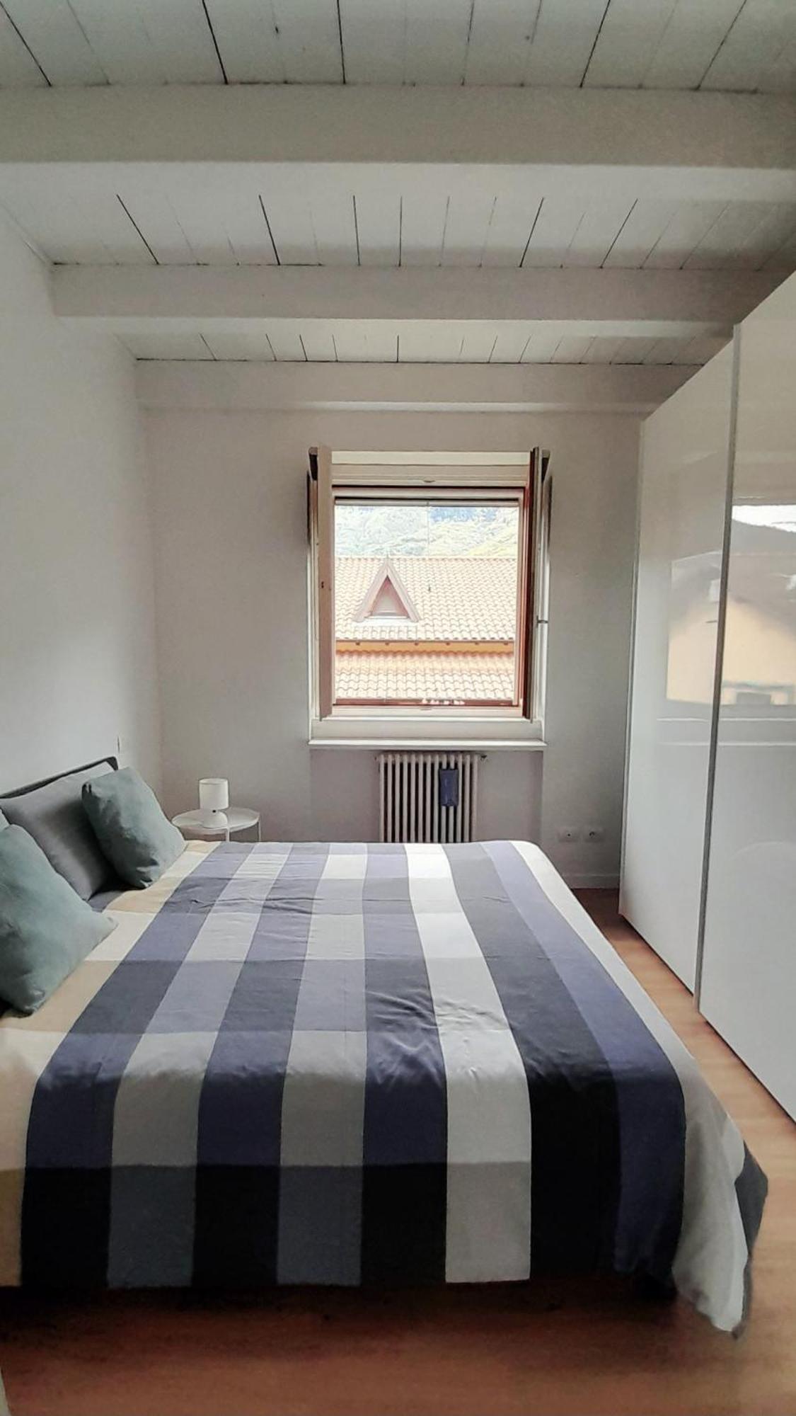 Modern Apartment With Terrace And Mezzanine Floor Colico Eksteriør bilde